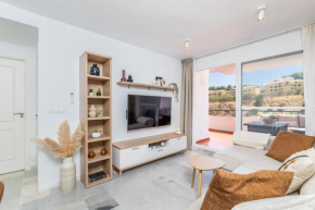 Beautiful 2-Bedroom Flat - Pool and Paddle Court